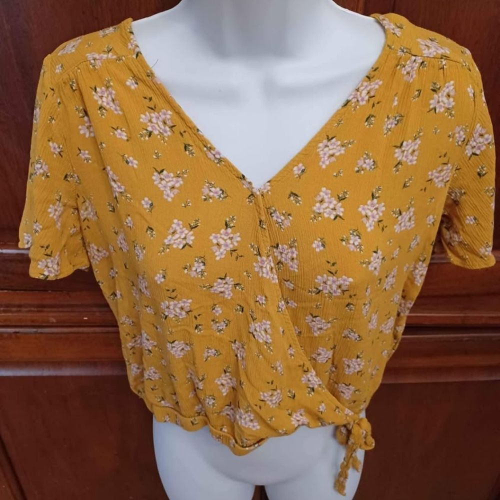 Pink Republic Blouse Womens Medium Floral Shortsleeve Faux Wrap Tie Bottom